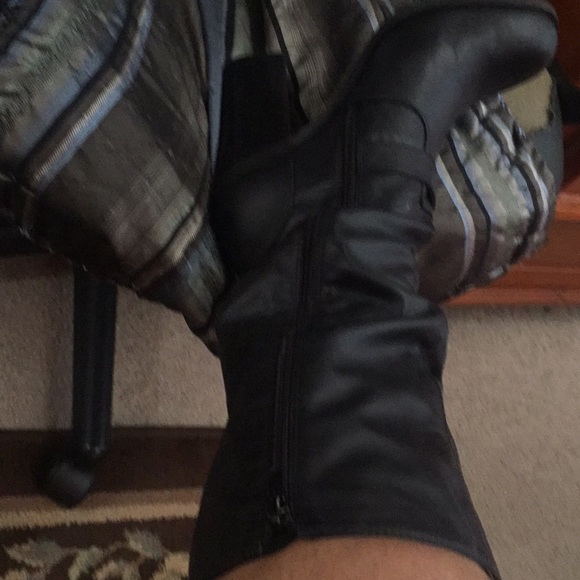 Jessicia Simpson cowboys riding Torta boots. - Picture 4 of 6